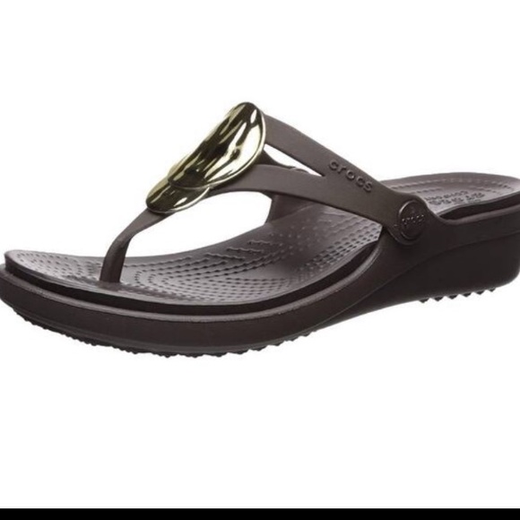 crocs sanrah liquid metallic